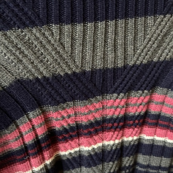 Reitmans Sweater - Picture 3 of 3